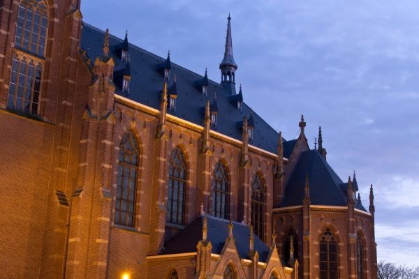 Historisch centrum van Alkmaar met Waagtoren, symbool van lokale SEO-focus